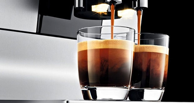 Kaffee aus dem Kaffeevollautomaten von JURA-Gastro (Quelle: JURA-Gastro)