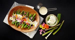 Frischkäse passt hervorragend zu grünem Spargel