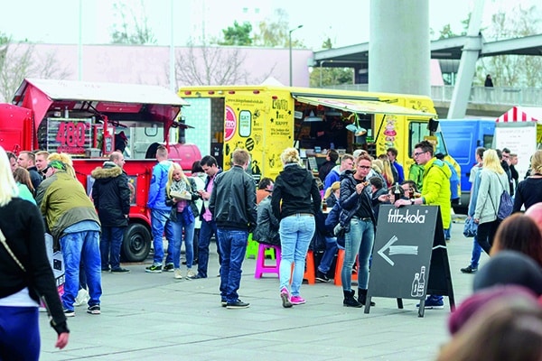 Streetfood aus dem Truck kann auch eine Ergänzung zum Mittagsangebot von GV-Betrieben sein. (Quelle: Foodtrucks Deutschland)