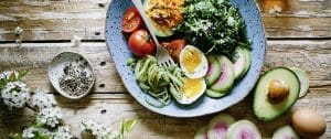 Immer mehr Bundesbürger essen laut einer Umfrage im Rahmen des Smart-Protein-Projekts weniger Fleisch, dafür mehr Gemüse. (Quelle: Brooke Lark on Unsplash)