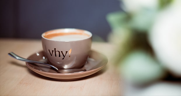 Im Stuttgarter vhy! treffen Dallmayr-Kaffeespezialitäten auf pflanzliche Milchalternativen.