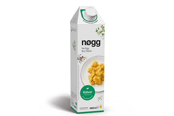 Das flüssige, pfannenfertige Nøgg-Rührei kann durch die Zugabe von feinen Kräutern, Tomaten oder Pilzen vielseitig verfeinert werden. (Quelle: Eipro)