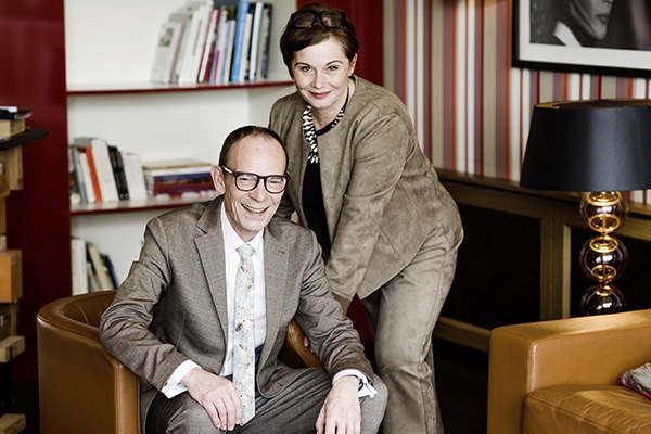 Jürgen Wegmann ist Hoteldirektor vom Wald & Schlosshotel Friedrichsruhe, seine Partnerin Violeta Pantic ist die Hotelmanagerin.