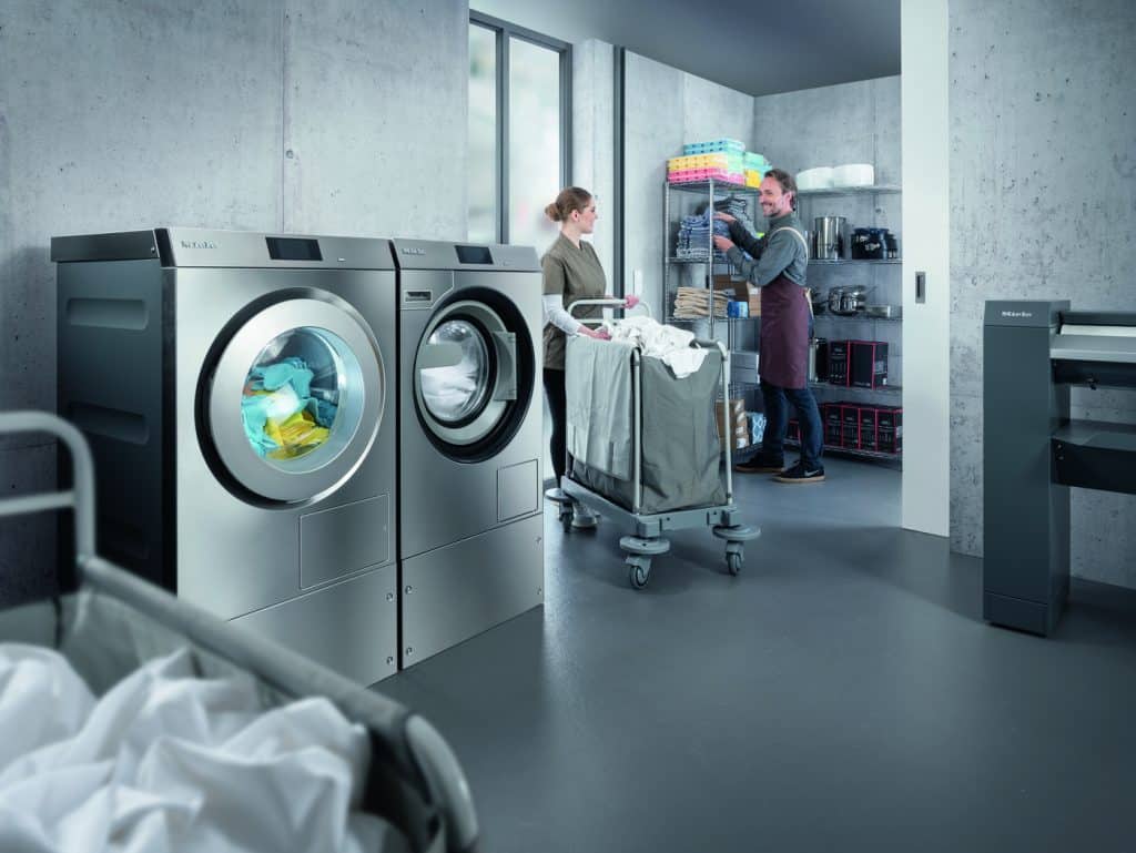 Auch auf die Steuerung der „Benchmark“-Waschmaschinen für 9 bis 11 Kilogramm Beladungsgewicht kann das Eco- Programmpaket übertragen werden. (Quelle: Miele)