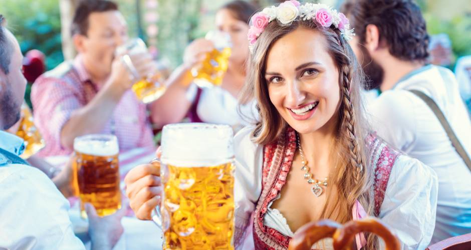 Laut einer Konsumentenbefragung trinkt die Hälfte der Oktoberfestbesucheransonsten beim Ausgehen kein Bier.
