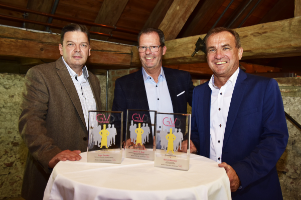 Die GV-Manager des Jahres 2023 (v.l.) Ingo Grottke (Zentralküche Rebional), Stefan K. Best (LBS Landesbausparkasse Süd) und Bernd Blümlein (Hoffmann Nürnberg Group)