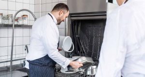 Weniger Platz, aber mehr Leistung bietet die M-iClean PF-S von Meiko im Gastronomie-Alltag.