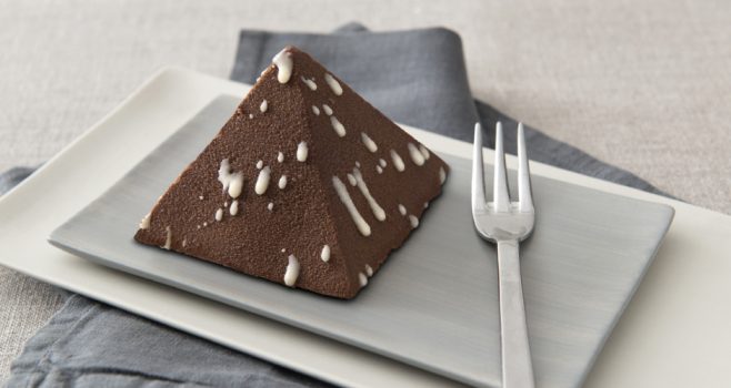 Die Piramide al Cioccolato von bindi Deutschland ist ein Blickfang als Dessert einer Weihnachtsfeier.