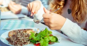 Eine Umfrage des VDSKC ergab, dass fast alle Kita- und Schulcaterer 2023 die Preise anheben mussten.