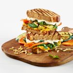 Veganes Grilled Cheese Sandwich, zubereitet mit dem veganen Gouda von Milram Food-Service.
