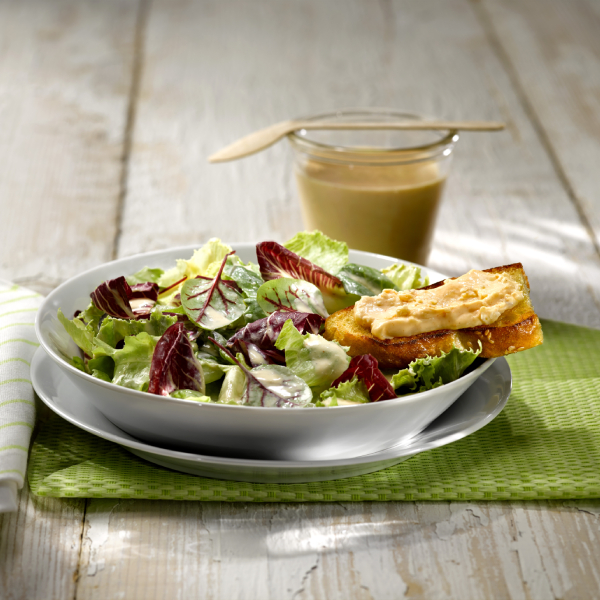 Salatdressing mal anders – zubereitet mit Obazda von Alpenhain Foodservice.