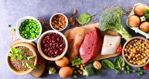 Der Bürgerrat Ernährung hat Mitte Januar neun Empfehlungen für bessere Ernährung beschlossen, darunter auch kostenfreies Mittagessen für alle Kinder sowie eine gesunde und ausgewogene Verpflegung in Pflegeeinrichtungen.