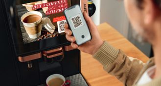 Neben den Kaffeemaschinen stehen am Messestand von Schaerer auch digitale Lösungen wie eine App im Mittelpunkt.