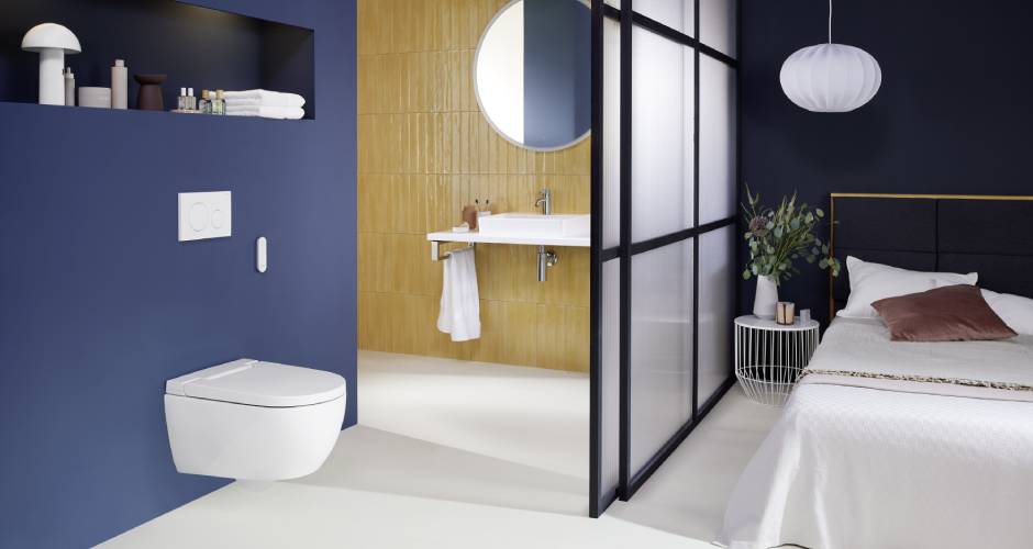 Mit dem neuen Dusch-WC Geberit AquaClean Alba bringt Geberit die angenehmste Form der Po-Reinigung in jedes Hotelbad.