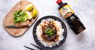Marktführer Kikkoman inspiriert Deutschlands Food Professionals mit der Neuheit Kikkoman Wok Sauce für Teriyaki Gerichte – als Garant für gelingsichere Asia-Kreationen.