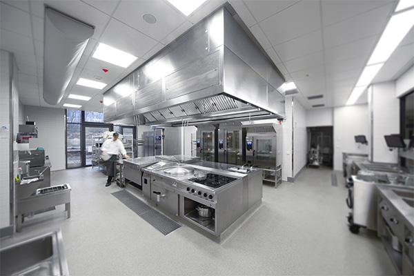 Blick in die Schulküche der IGS Braunschweig von Stefan Gerhardt, der Experte beim Einsparen von Foodwaste ist.