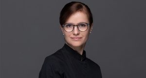 Ab dem 6. September 2024 empfängt Spitzenköchin Cornelia Fischer die Gäste im Restaurant Überfahrt. Bis dahin gibt es Gastspiele, u. a. von Hans Stefan Steinheuer und Paul Ivić.