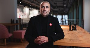 Aber wird Kemal Üres all seinen gastronomischen Projekten gerecht? Und hat er als Geschäftsführer überhaupt noch Zeit, um an der Basis mitzuarbeiten? Die Antworten liefert er im Gespräch mit 24 Stunden Gastlichkeit.
