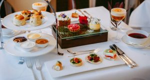 Spring Afternoon Tea im Hotel Vier Jahreszeiten Kempinski München