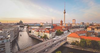 Am 25. April 2024 treffen sich über 20 Verbände und Organisationen aus Tourismus, Travel, Hospitality und Foodservice zum ersten Gastwelt-Summit in Berlin.