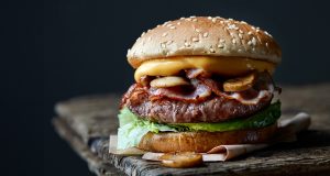 Mit vielfältigen Burger-Lösungen bietet Tulip Professional der Profiküche neue, praxisgerechte Innovationen.