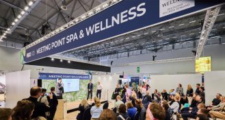 Trends aus Wellness und Spa beleuchtet die FIBO 2024 vom 11. bis 14. April 2024 in Köln am Meeting Point Spa & Wellness.