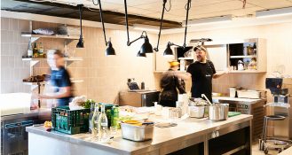 Im Foodlab Hamburg können Start-ups und Gründer verschiedene Gastro- und Gewerbeküchen mieten.