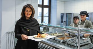 Michaela Kaniber eröffnete das Kasino im Bayerischen Ernährungsministerium (StMELF), dessen Küche sehr bioregional geprägt ist.