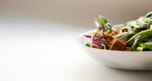 Fleischersatzprodukte in der Gastronomie? Sollten sie als Auslöser und Anführer eines unaufhaltsamen Wandels, in unserem Fall hin zu einer pflanzenbetonten Ernährung, von Gastronomen genutzt werden?
