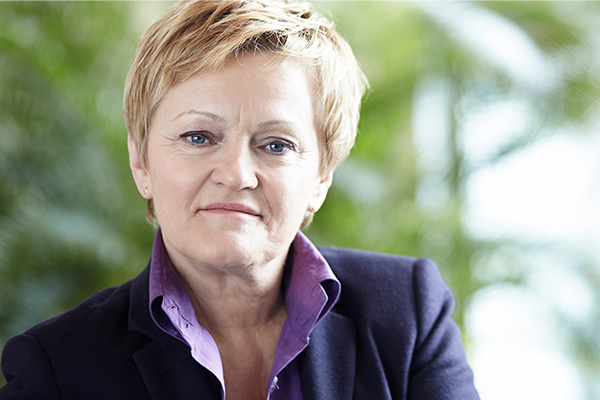 Renate Künast befürwortet das neue nachhaltige Speisenangebot im Deutschen Bundestag.