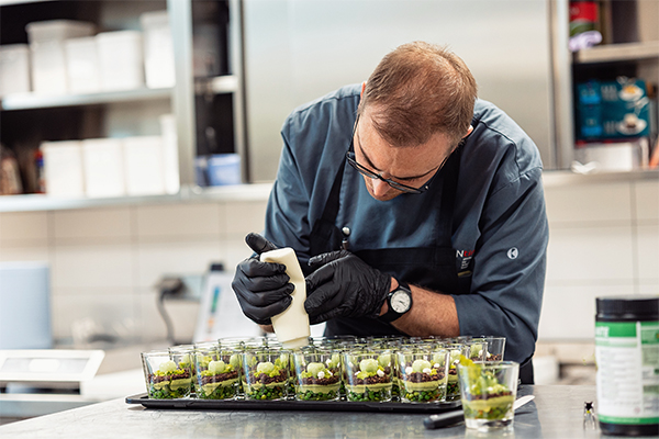 CANtine – Made by Traube Tonbach, Caterer bei Vector Informatik in Stuttgart und Regensburg, überzeugte beim Food & Health Kantinentest 2024 als Gesamtsieger.