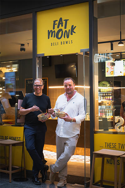 Freuen sich über den neuen Store in München: Josef Donhauser, Gründer der DoN Group und Philipp Zinggl, Chief Restaurant Officer der DoN Group und verantwortlich für Fat Monk.