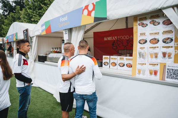 K-Food in der Berliner Fanzone zu finden.