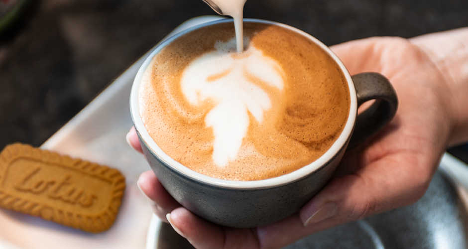 Überall dort, wo Kaffee serviert wird, ist der Biscoff-Keks der perfect fit. Was ist das Geheimnis des Karamellgebäcks?