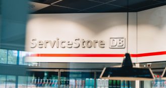 Casualfood baut Kooperation mit DB und Präsenz an Bahnhöfen weiter aus: neuer ServiceStore DB Schönhauser Allee in Berlin eröffnet