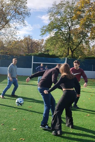 Fußballspielen war Teil der Onboardingphase beim CANtine Team Karlsruhe, das nominiert ist als GV-Team des Jahres.