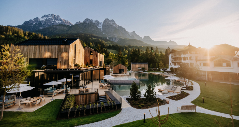 Das Naturhotel Forsthofgut Leogang vereint Naturverbundenheit, Herzlichkeit und 5- Sterne-Komfort: Die Gastgeberfamilie Schmuck bietet in ihrem Naturhotel ein einzigartiges Urlaubserlebnis.