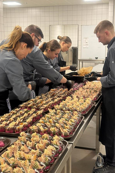 Teamwork beim CANtine Team Karlsruhe, das nominiert ist als GV-Team des Jahres 2024.