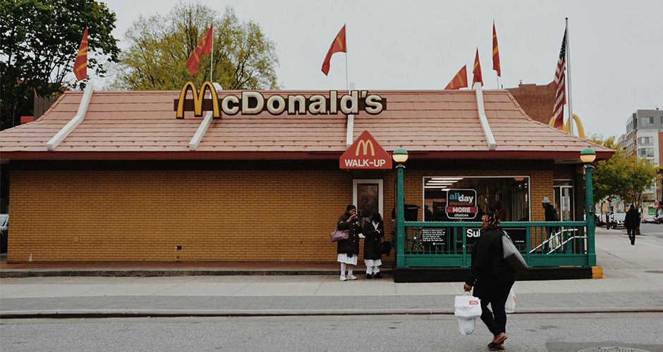 Die DUH hat den Fastfood-Konzern McDonald´s rechtlich zur Durchsetzung der Mehrwegangebotspflicht für verzehrfertige Speisen und Getränke gezwungen.