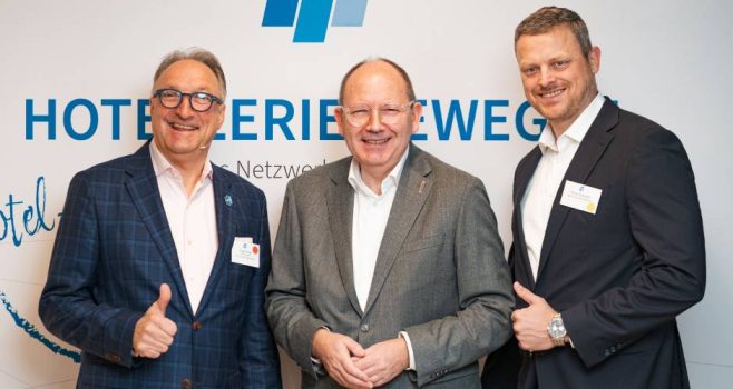 Treffen auf der HDV-Herbsttagung in Mannheim: (v.l.) Jürgen Gangl, 1. Vorsitzender der HDV, Christian Specht, Oberbürgermeister der Stadt Mannheim, er überbrachte ein Grußwort der Stadt, und Florian Schindler, General Manager im Radisson Blu Hotel in Mannheim.