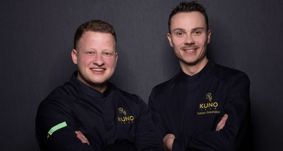 Robin Hofmann (l.) und Patrick Grieshaber (r.) bilden seit rund einem Jahr die Doppelspitze des Kuno 1408 im Würzburger Hotel Rebstock. Welche Herausforderungen der Fokus auf Regionalität mit sich bringt, haben sie im Gespräch verraten.