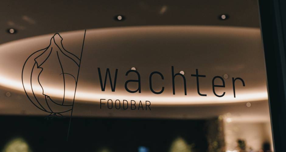 Die 2022 eröffnete Wachter Foodbar in Prien am Chiem zeichnet sich durch eine nachhaltige und regionale Küchenphilosophie aus.