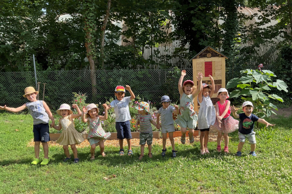 Nahmen 2024 am Pflanzwettbewerb Deutschland summt! teil und gewannen: die Kitagruppe der Kindertagesstätte Sternschnuppe.