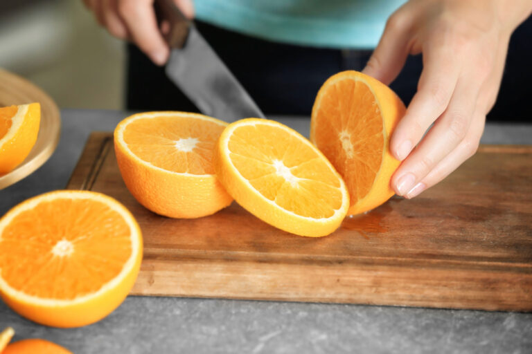 Debeka deckt fünf verbreitete Mythen rund um Vitamine auf und liefert Fakten, die diese widerlegen.