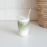 Der klassische Iced Matcha Latte.