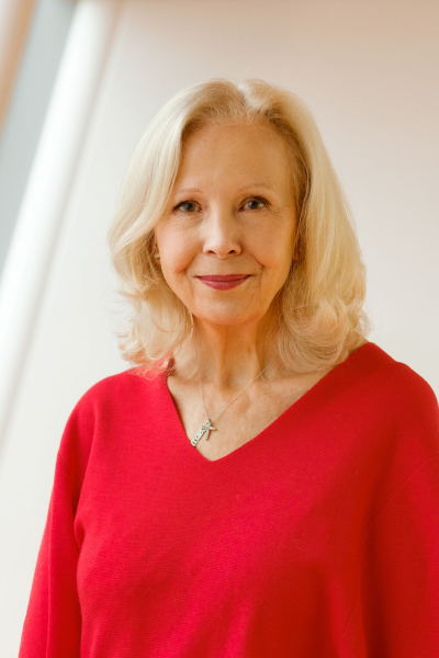Catherine von Fรผrstenberg-Dussmann, Vorsitzende des Stiftungsrats der Dussmann Group, spricht รผber die Problematik der Cyberkriminalitรคt auf der Jahrespressekonferenz am 14. Mai 2025 in Berlin.