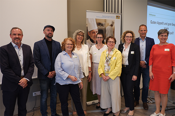 Bei der Fachtagung Gemeinschaftsverpflegung 2025 in Oberbayern „Ernährungswandel mitgestalten – heute für morgen denken!“ tauschten sich 160 Fachkräfte aus.