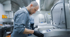 Eine Studie über die Umstellung auf multifunktionale Gartechnik zusammen mit Rational und AXA gibt Aufschluss über die Effizienz derartiger Technik für gewerbliche Küchen.