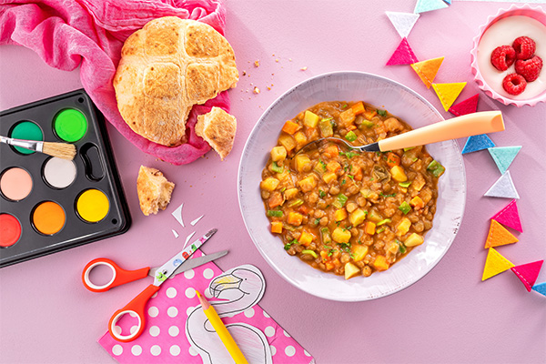 Die Linsensuppe ist laut Apetito Menü-Charts 2024 das Lieblingsgericht bei den Kindern.