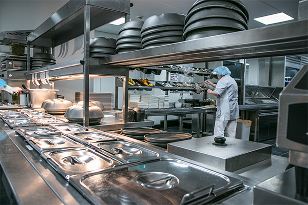Beim Roomservice-Konzept Ons menu vooru im JBZ in den Niederlanden wird a la carte frisch gekocht und serviert.